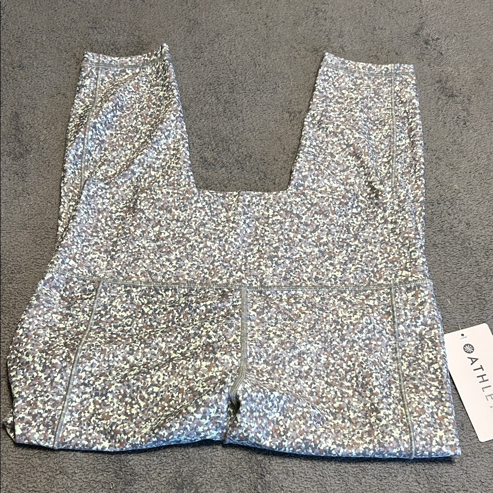 Athleta salutation stash 7/8 tight Speckled Pattern Leggings size L nwt